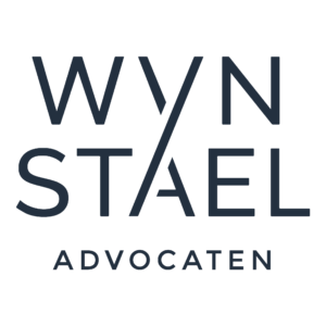 2026 logo Witte achtegrond steel blue letters